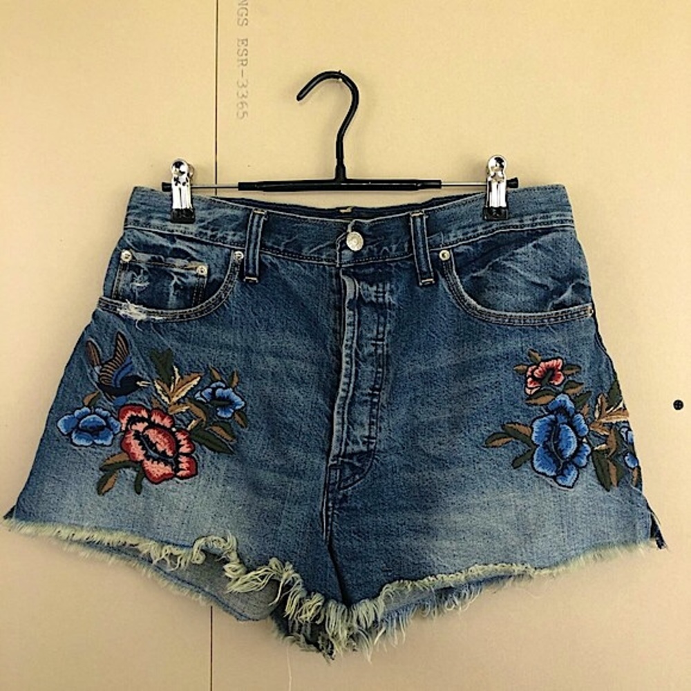 Abercrombie & Fitch High-Waist, Embroidered Shorts - Picture 2 of 11